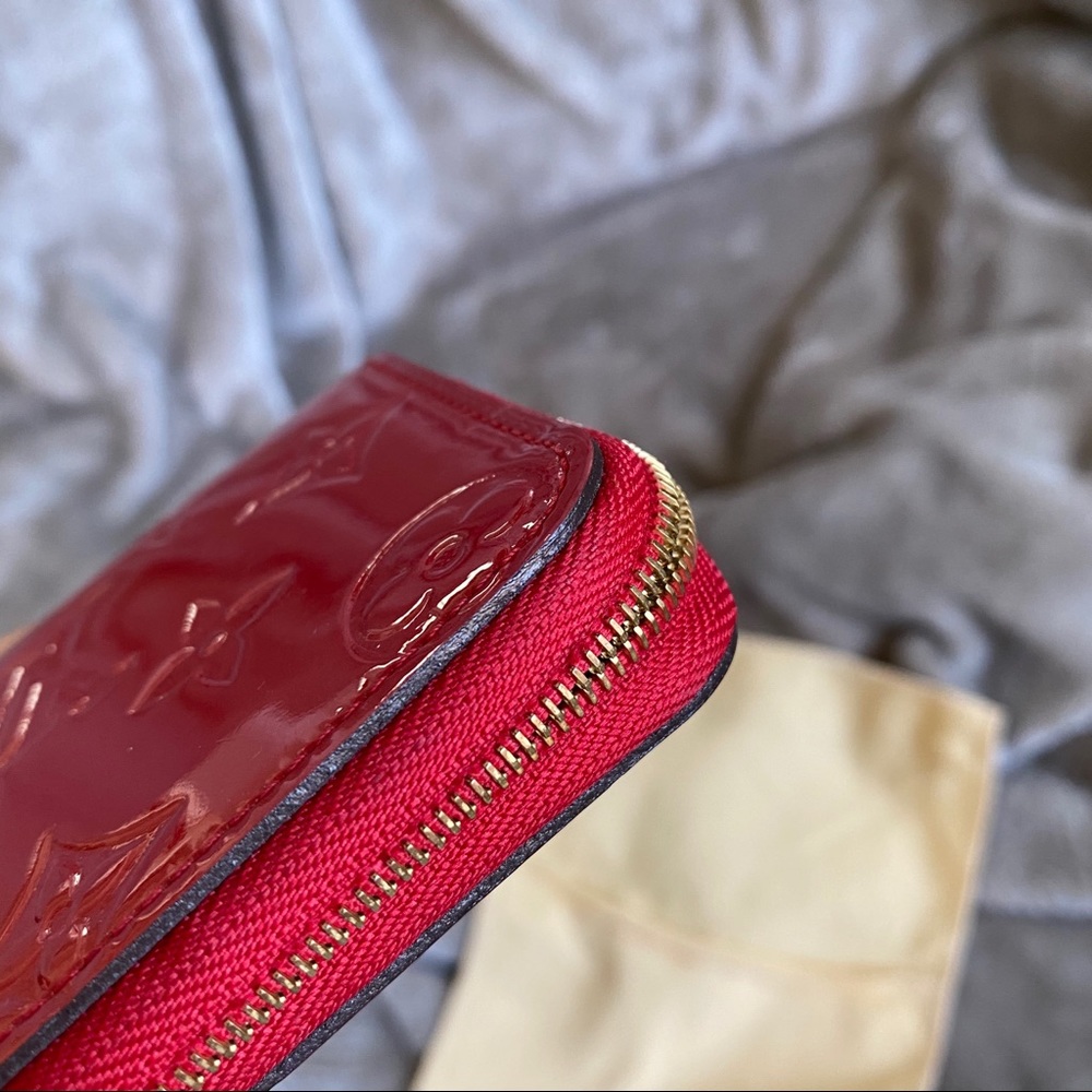 SOLD Louis Vuitton coin purse in vernis - Picture 8 of 13